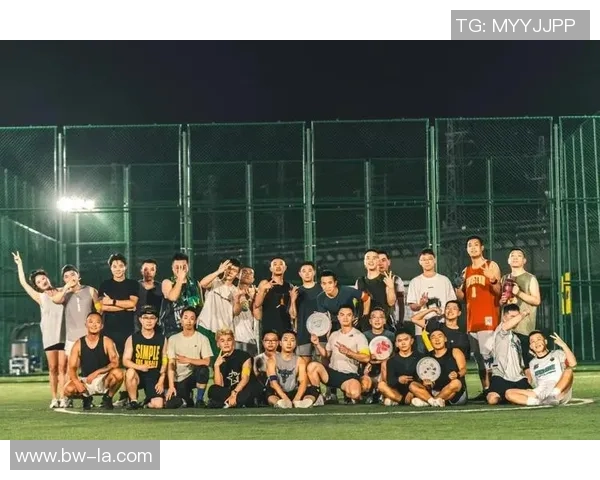 西安飞盘队在极限运动嘉年华中的默契配合与精彩表现点评